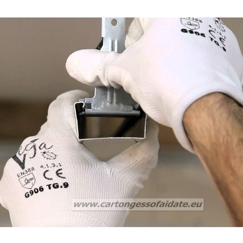applicazione dei ganci su profilo cartongesso