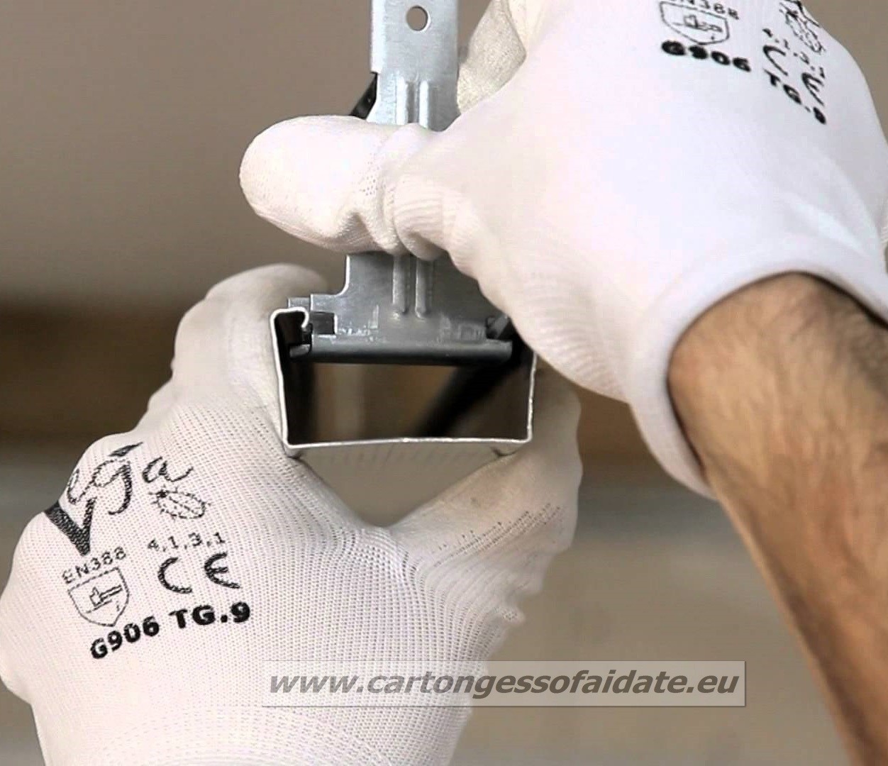 Gancio con molla per profilo 18/50 e 27/50 cartongesso fai da te Sportelli botole per cartongesso
