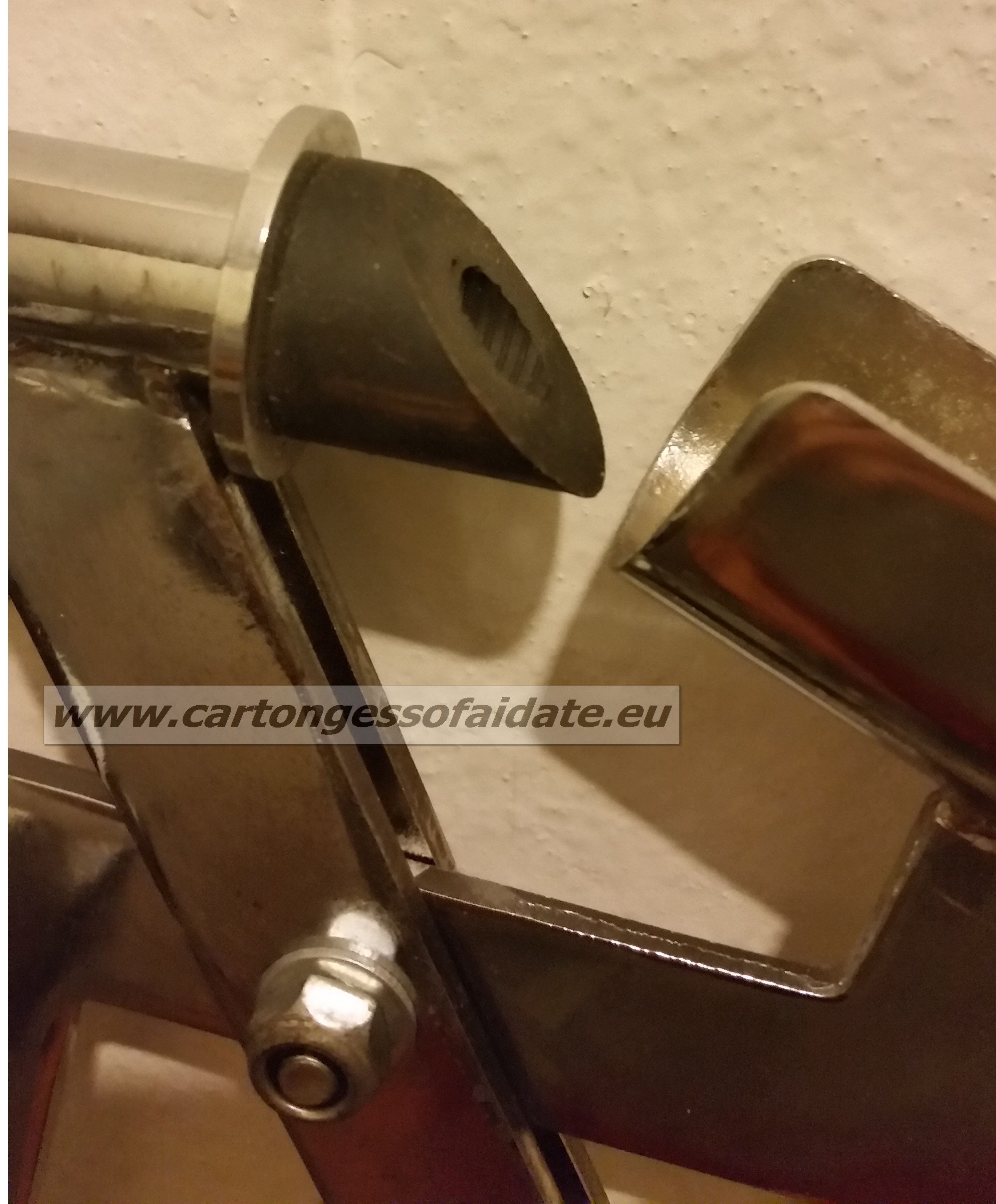 Asolatrice per guaine su profili in lamiera cartongesso fai da te Sportelli botole per cartongesso