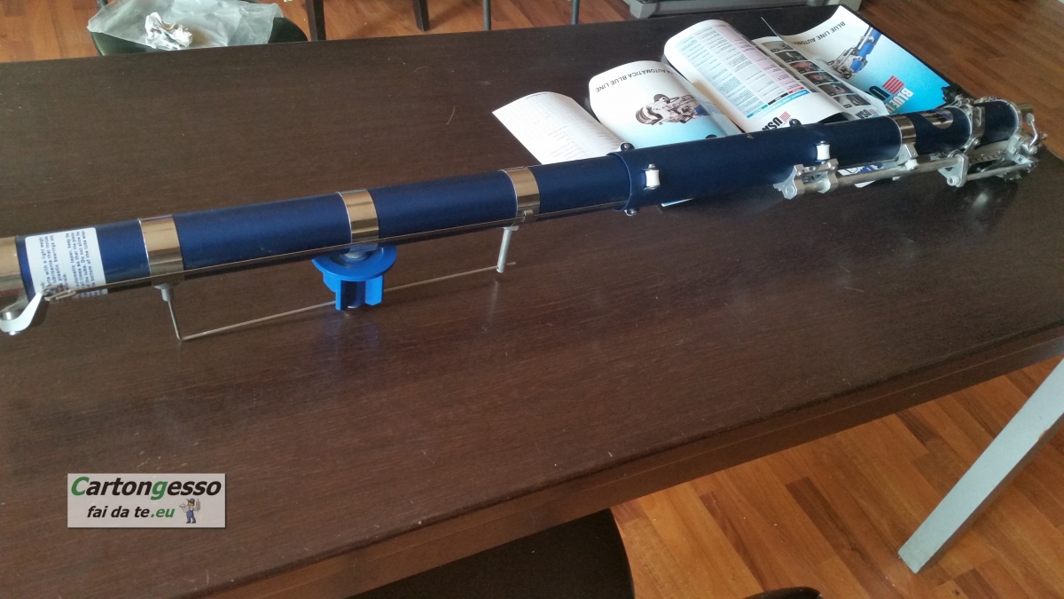 Bazooka usato per la stuccatura professionale automatica ... Sportelli botole per cartongesso