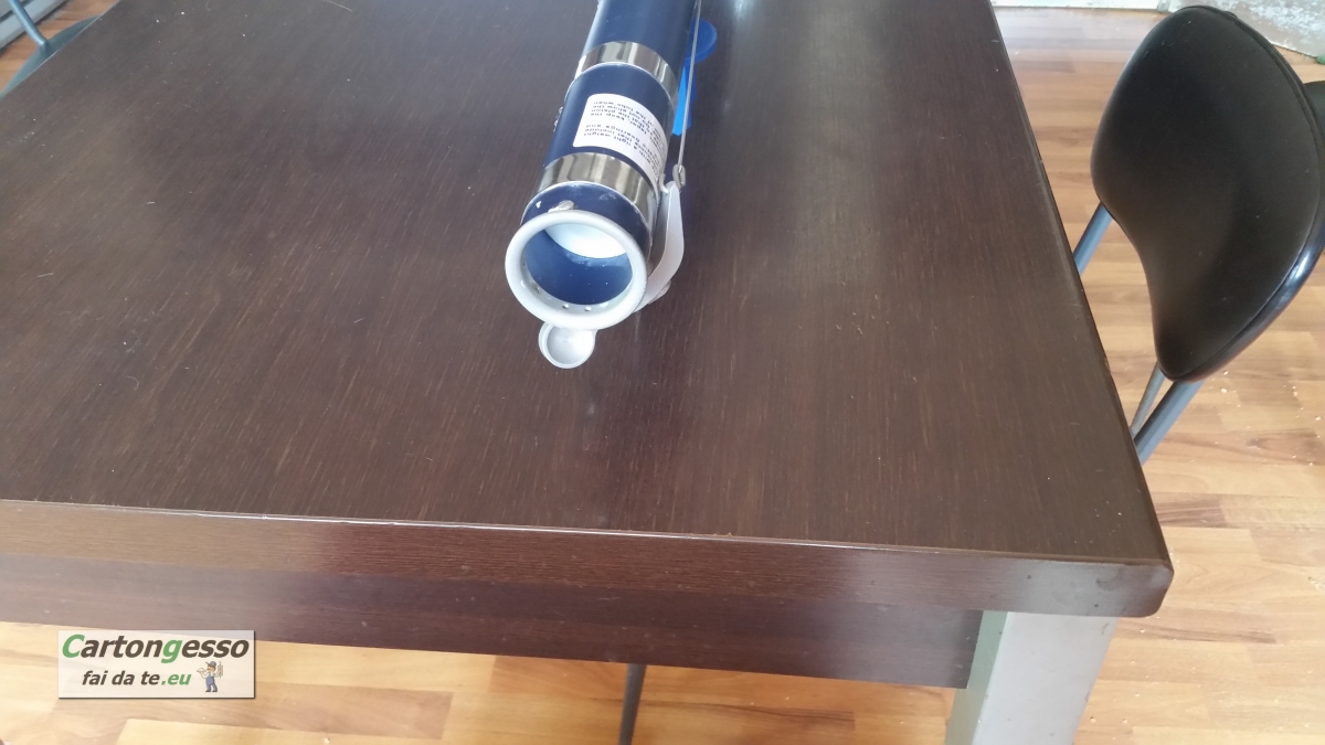 Bazooka usato per la stuccatura professionale automatica ... Sportelli botole per cartongesso