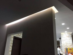 illuminazione controsoffitto su parete